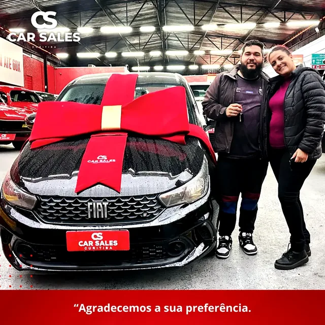 Cliente Car Sales Curitiba recebendo as chaves do veículo — entrega 5