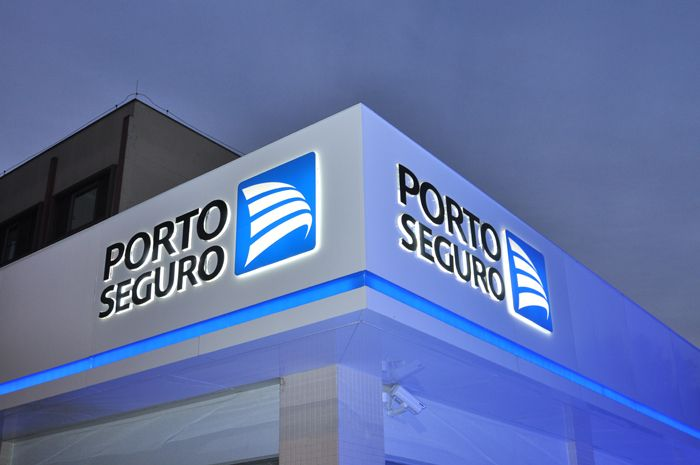 Letreiro luminoso da Porto Seguro
