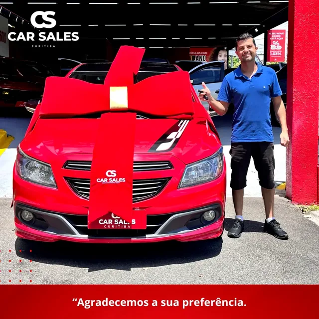 Cliente Car Sales Curitiba recebendo as chaves do veículo — entrega 8